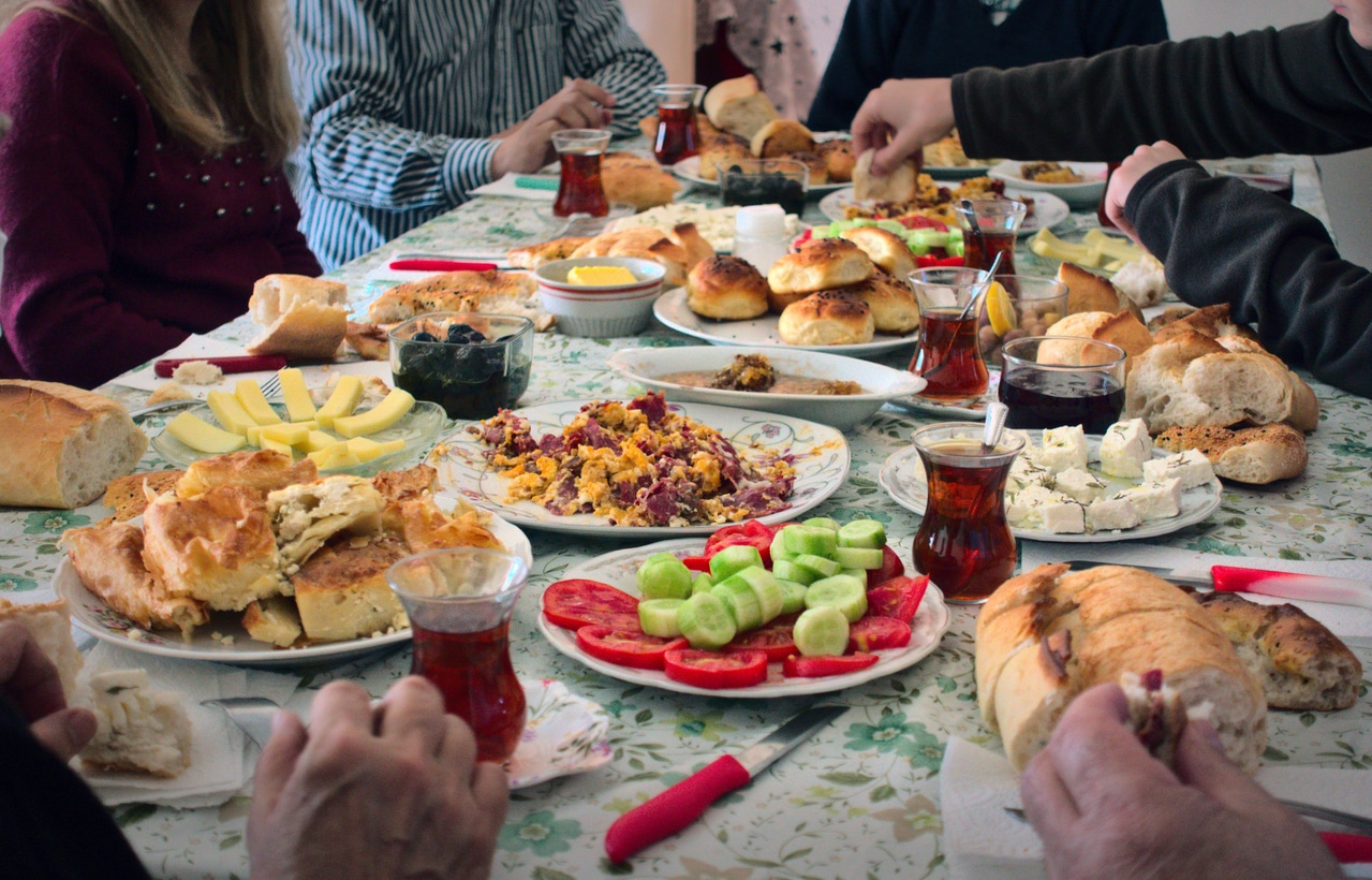 Wie sieht ein typisches türkisches Frühstück aus?