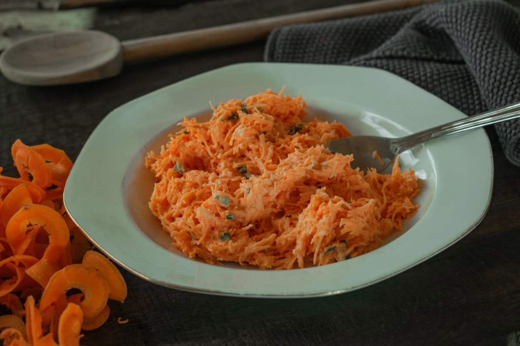 Karottensalat mit Joghurt Rezept